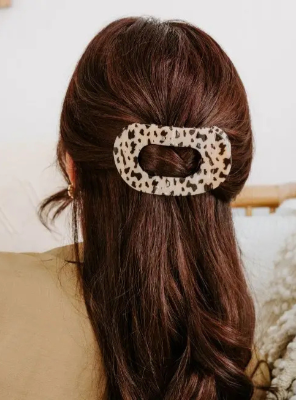 Blonde Tortoise Medium Flat Square Hair Clip - Tres Chic Boutique