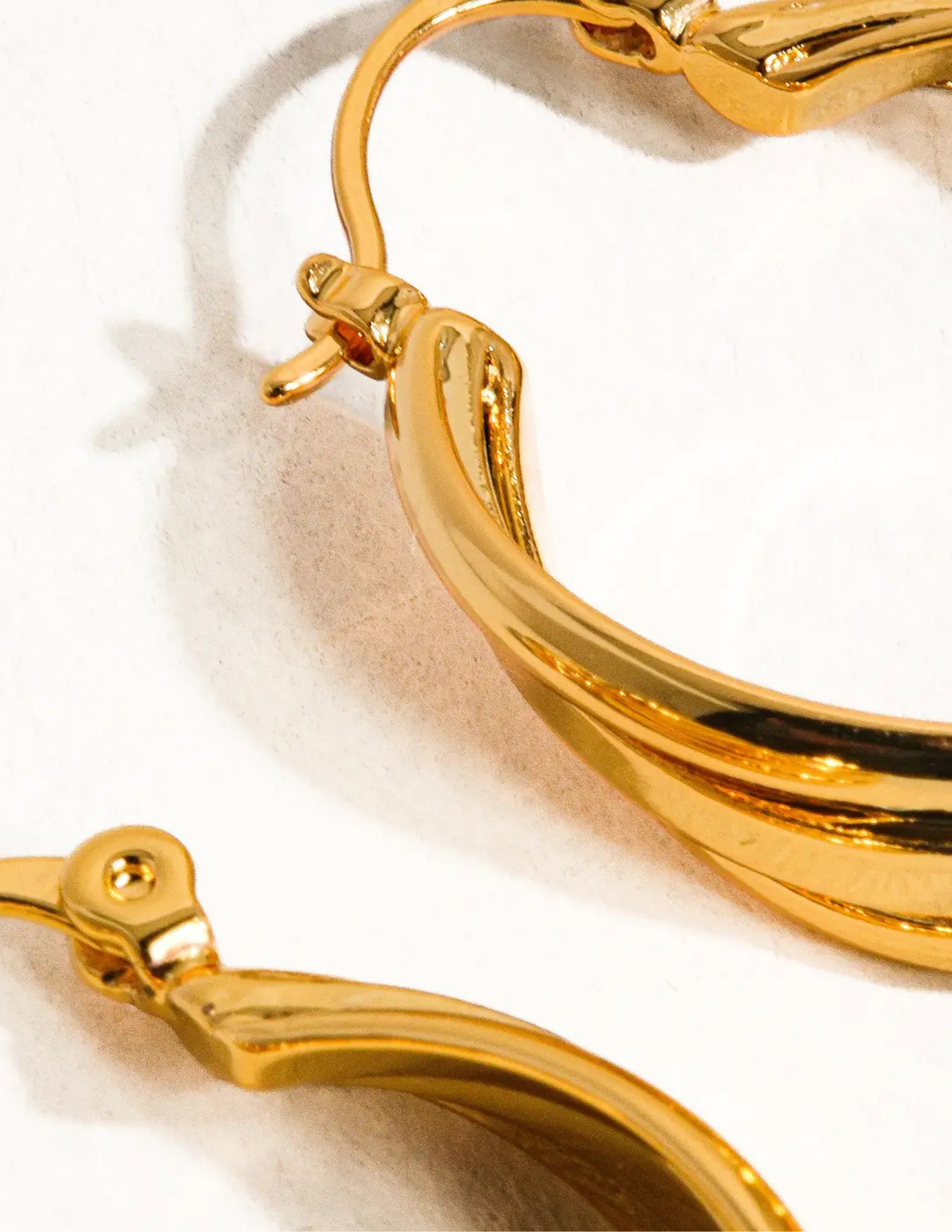 Cheyenne 18k Gold Twisted Hoop Earring - Tres Chic Boutique