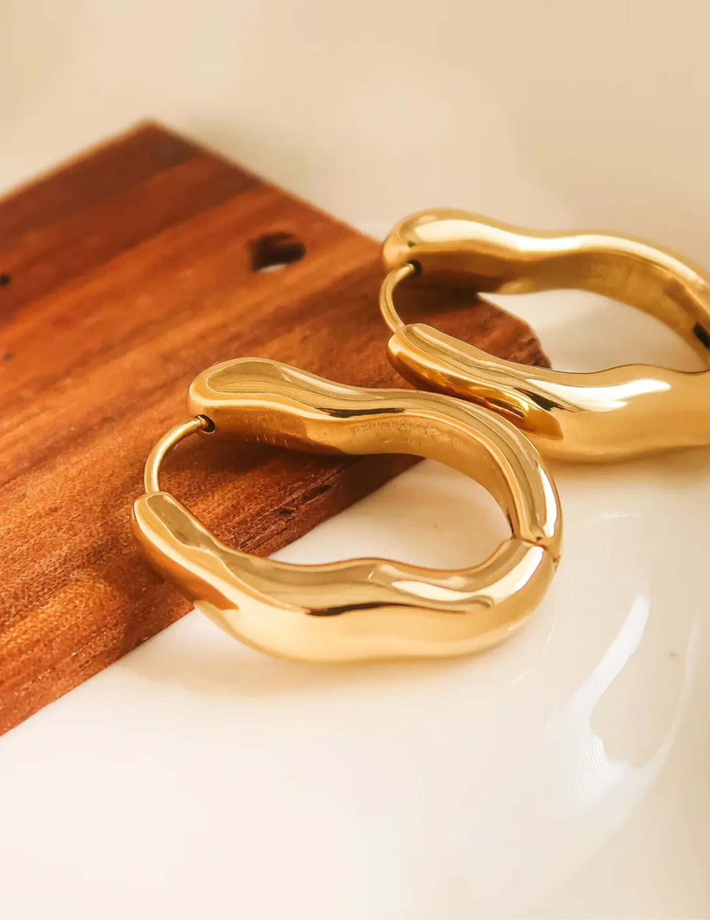 Darcy 18K Gold Non-Tarnish Oval Hoop Earring - Tres Chic Boutique