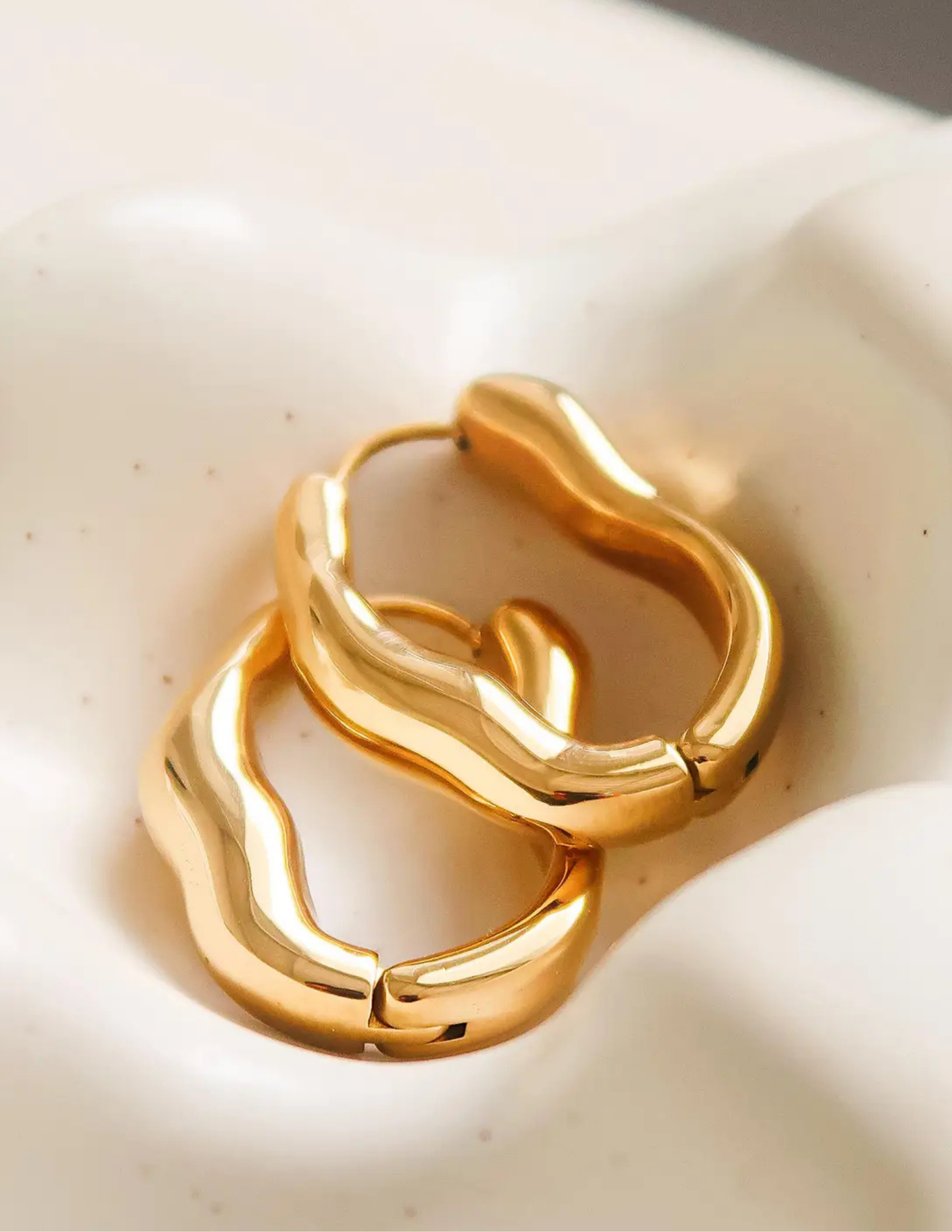 Darcy 18K Gold Non-Tarnish Oval Hoop Earring - Tres Chic Boutique
