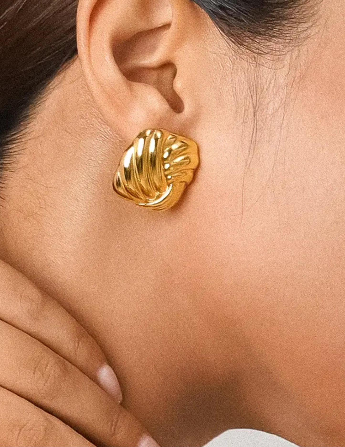 Thel 18K Gold Non-Tarnish Wavy Square Studs - Tres Chic Boutique