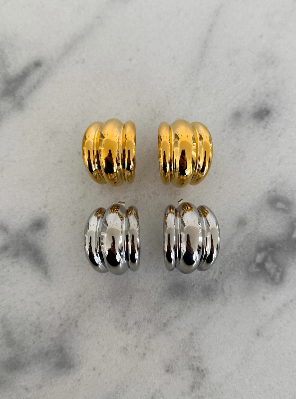 Bella Hoops- Silver - Tres Chic Boutique