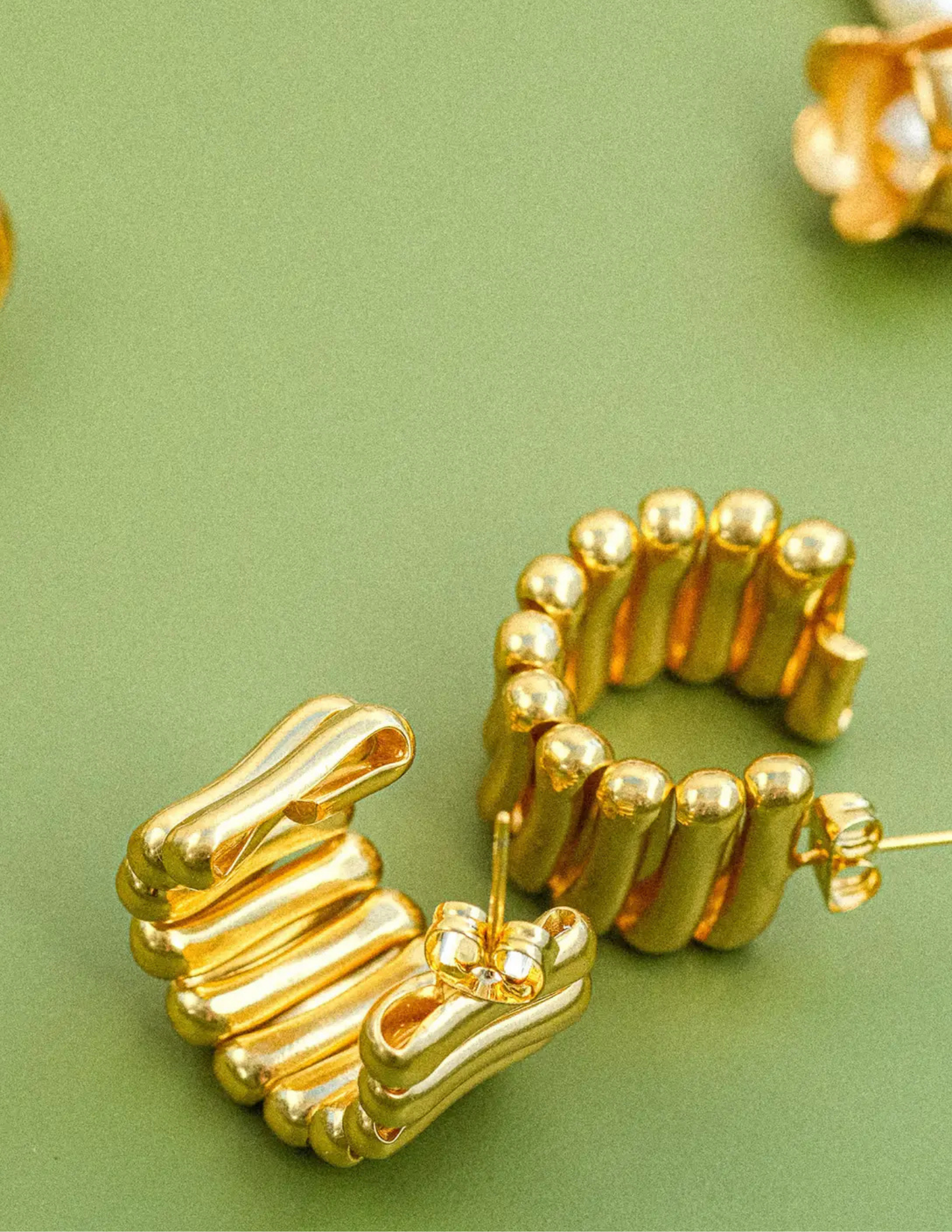 Nyla 18K Vintage Gold-Plated Modern Hoop Earring - Tres Chic Boutique