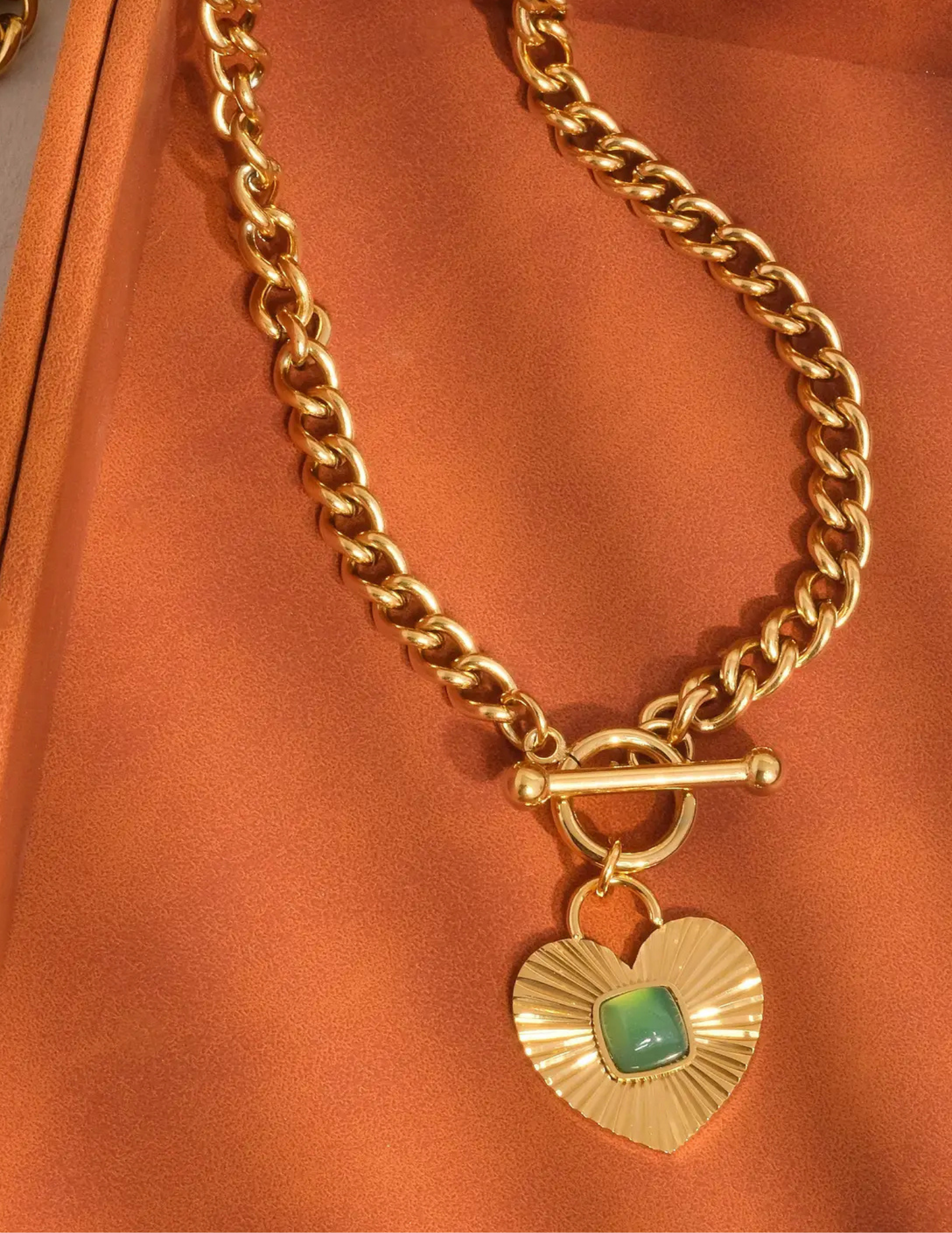 Après 18K Gold Non-Tarnish Green Heart Chain Necklace - Tres Chic Boutique