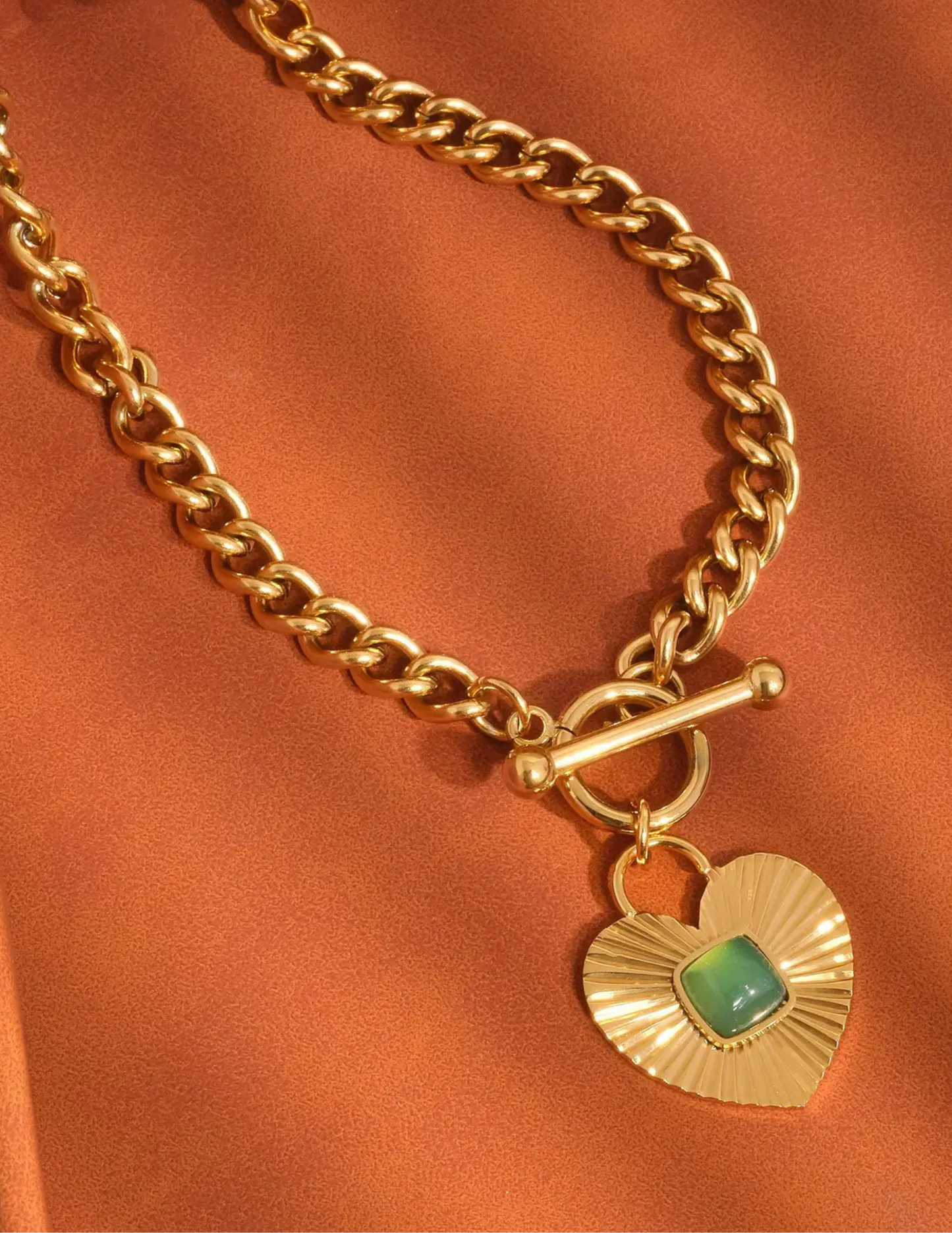 Après 18K Gold Non-Tarnish Green Heart Chain Necklace - Tres Chic Boutique