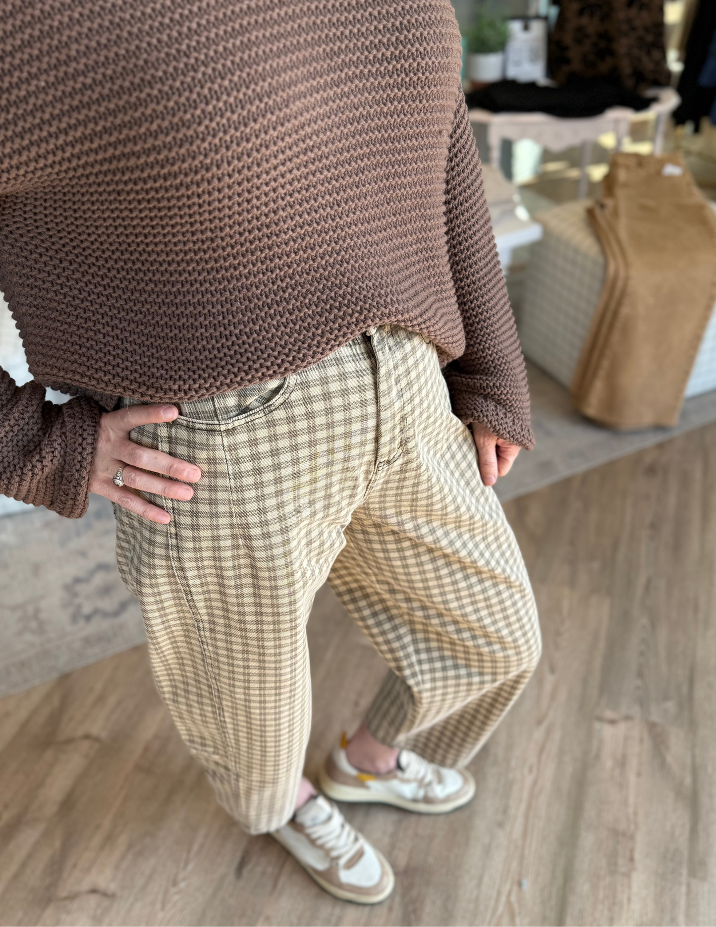 Mini Checker Pattern Barrel Pants- Tan/Brown