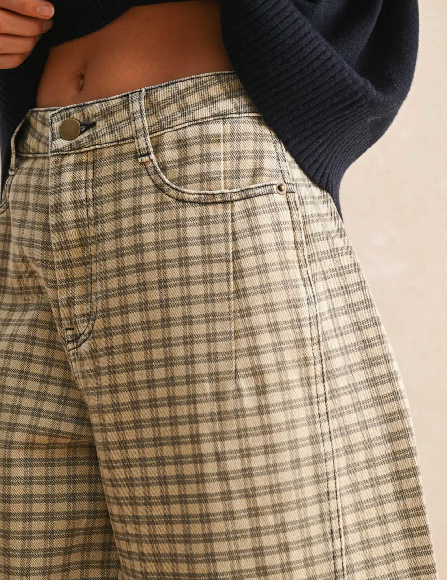 Mini Checker Pattern Barrel Pants- Tan/Brown