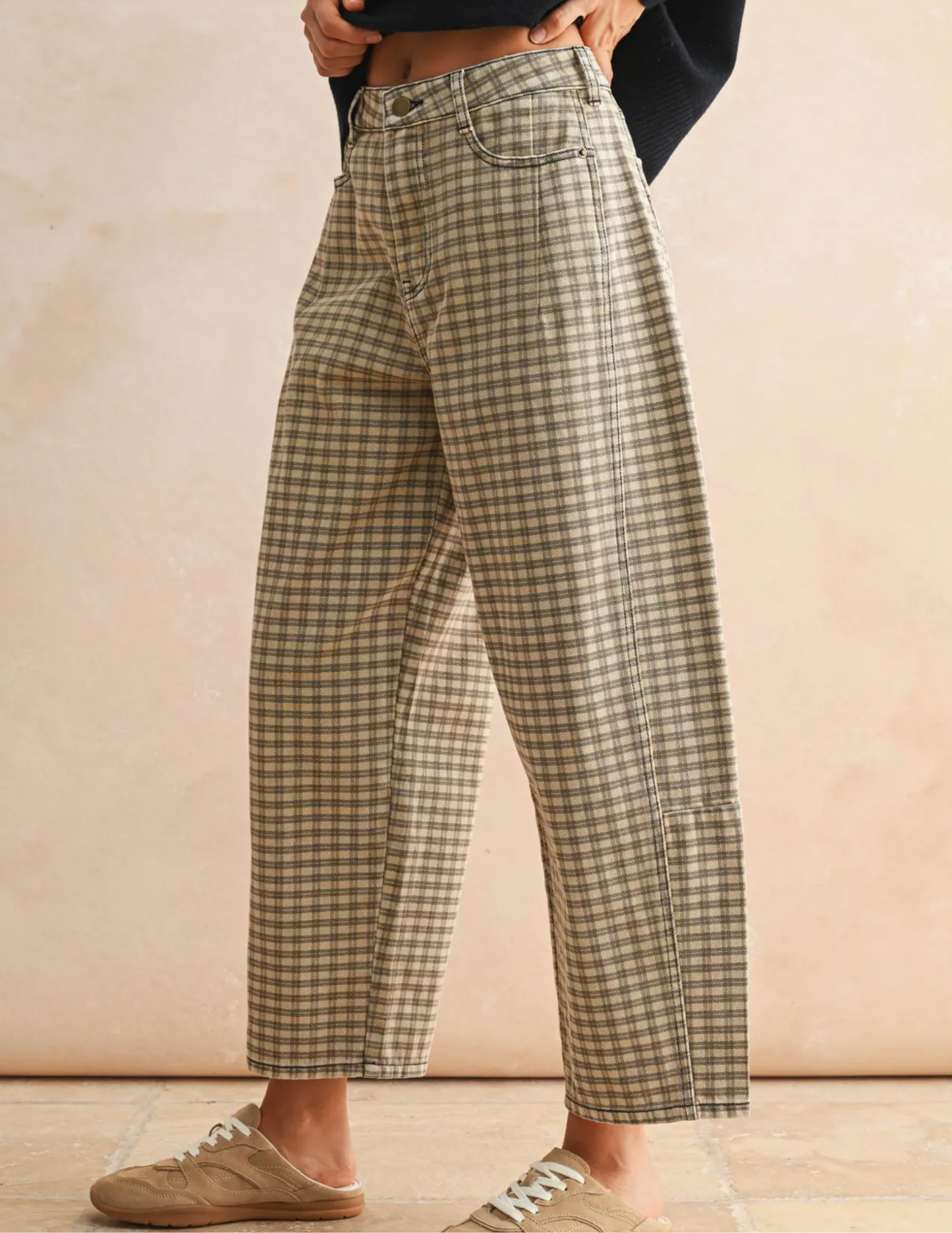Mini Checker Pattern Barrel Pants- Tan/Brown