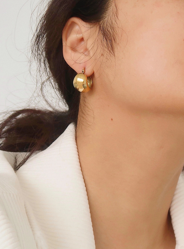 Amelie 18K Huggie Earrings