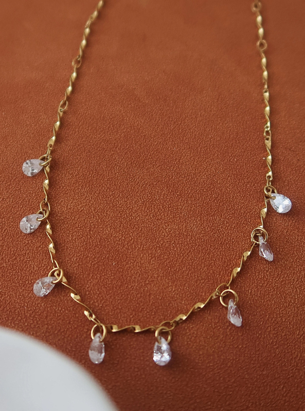 Evermore Teardrop Chain