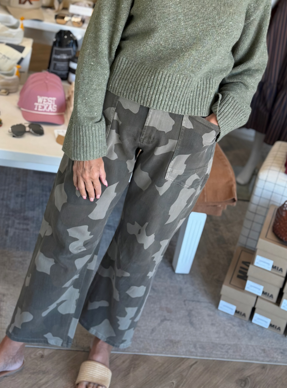 Mia Camo Barrel Jean