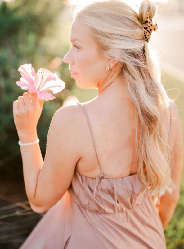 Classic Blonde Tortoise Small Hair Clip - Tres Chic Boutique