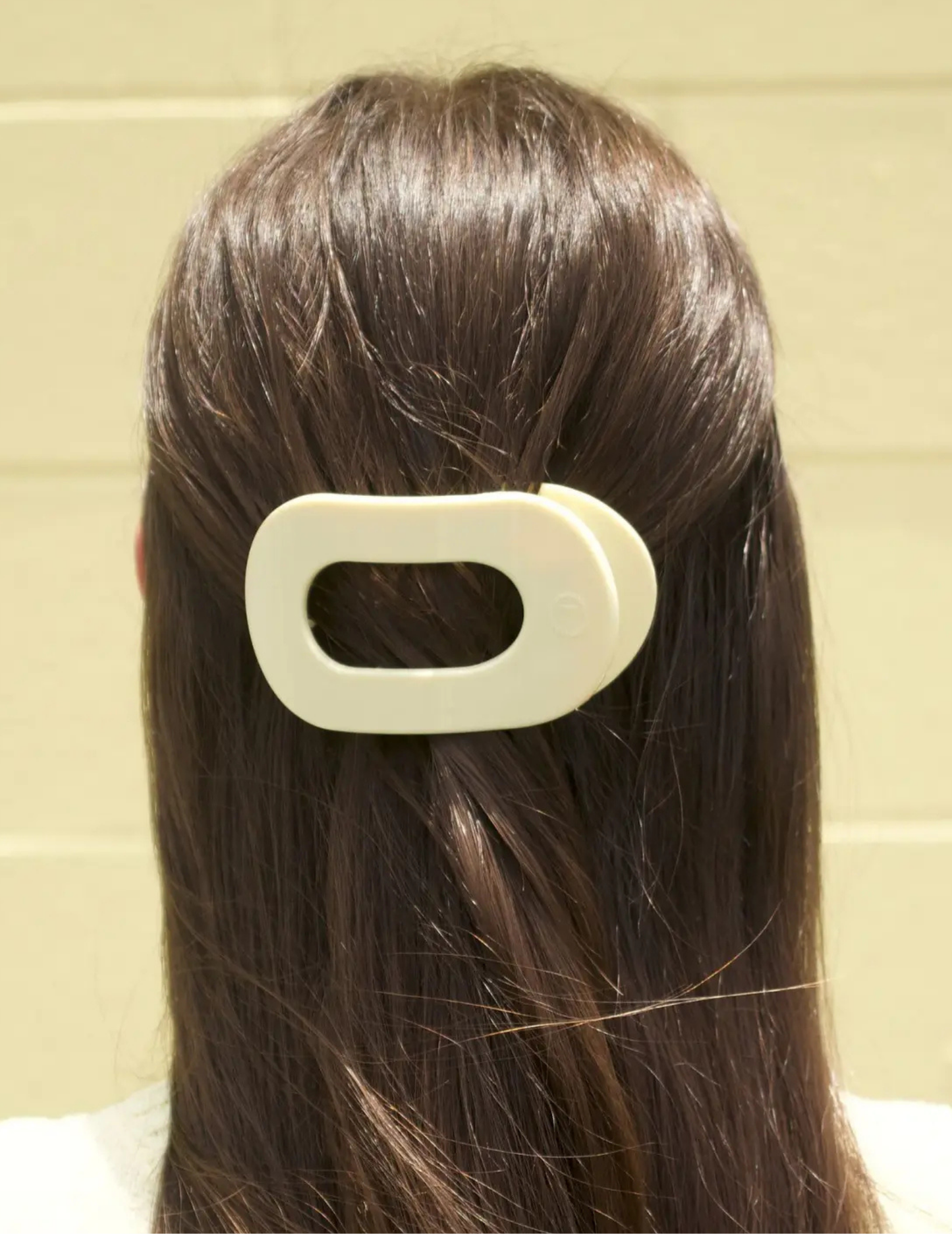 Flat Round Hair Clip - Butter Yellow - Medium