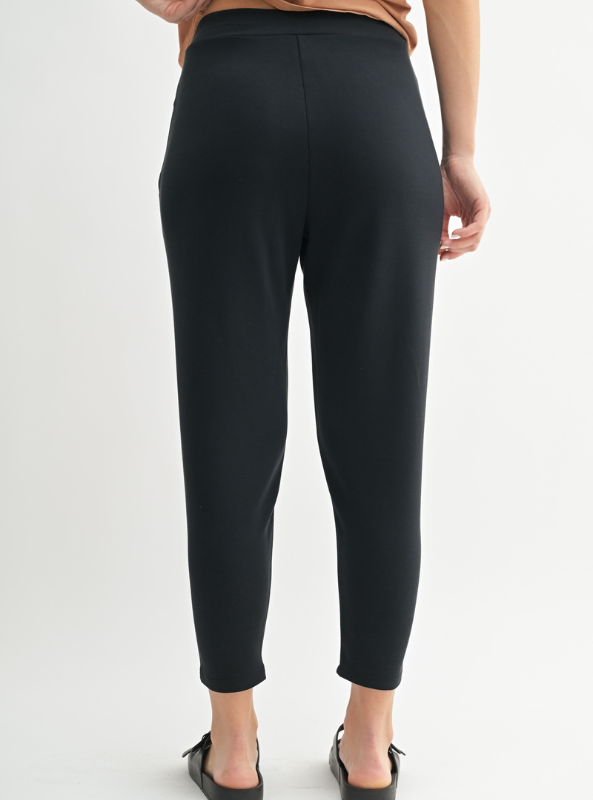 Pleated Scuba 7/8 Tailored Pant