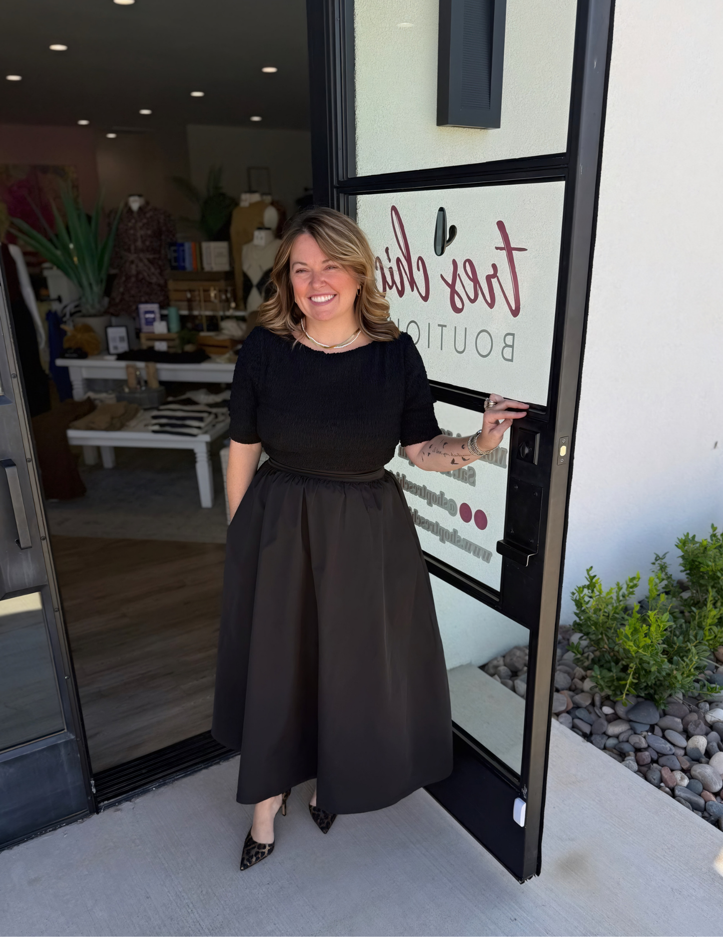 Evening Grace Black Midi Dress