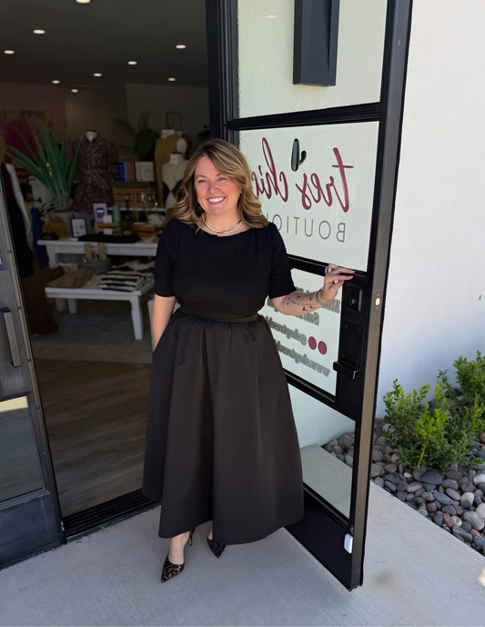 Evening Grace Black Midi Dress