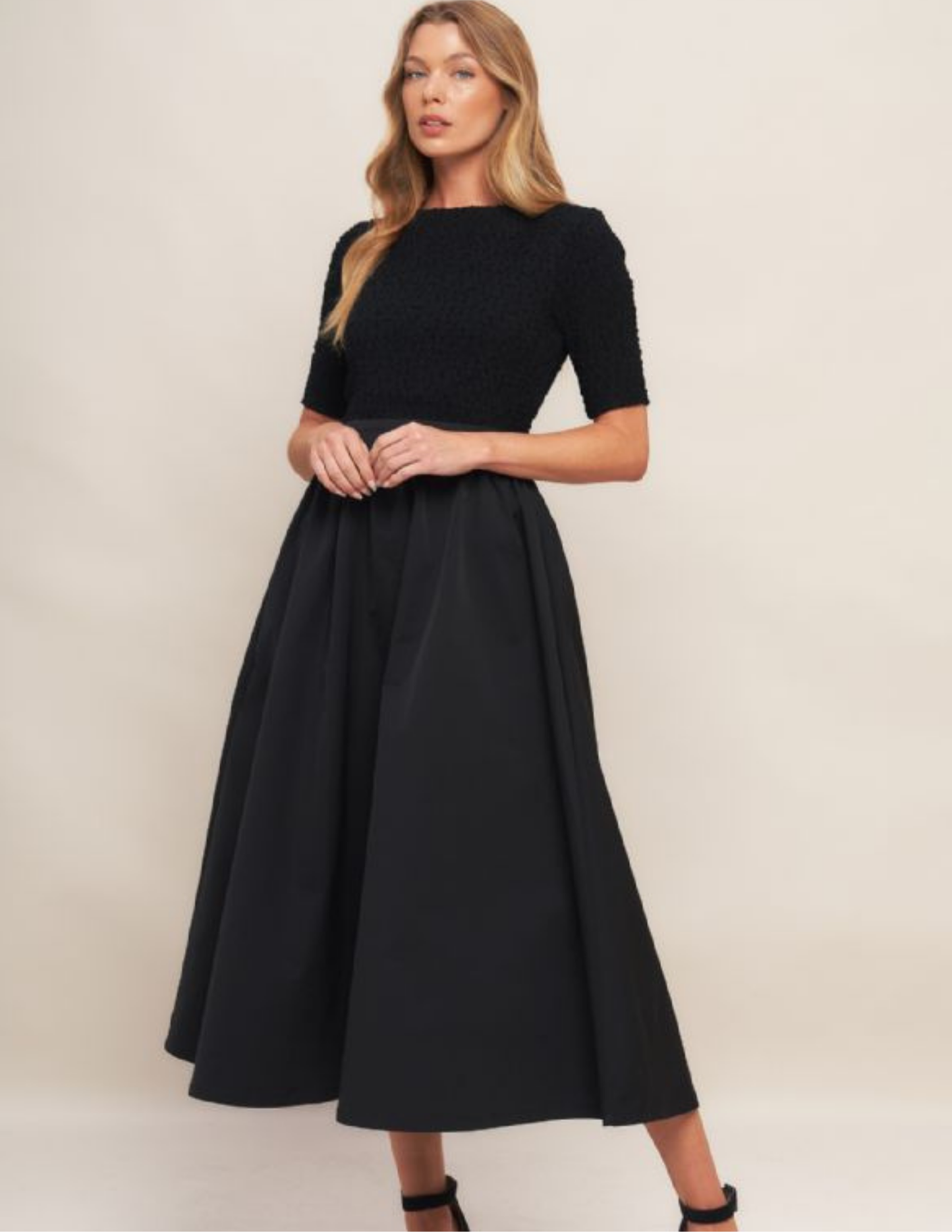 Evening Grace Black Midi Dress