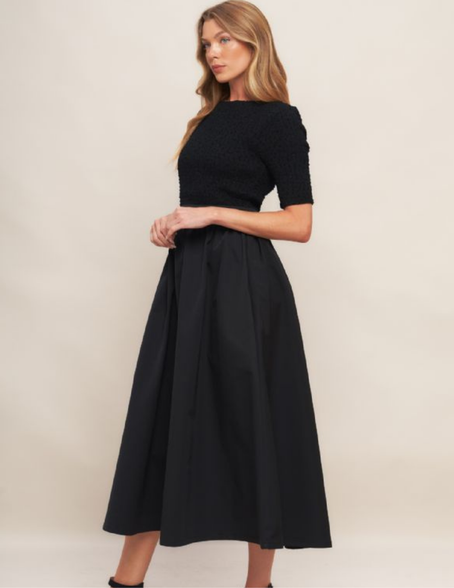 Evening Grace Black Midi Dress