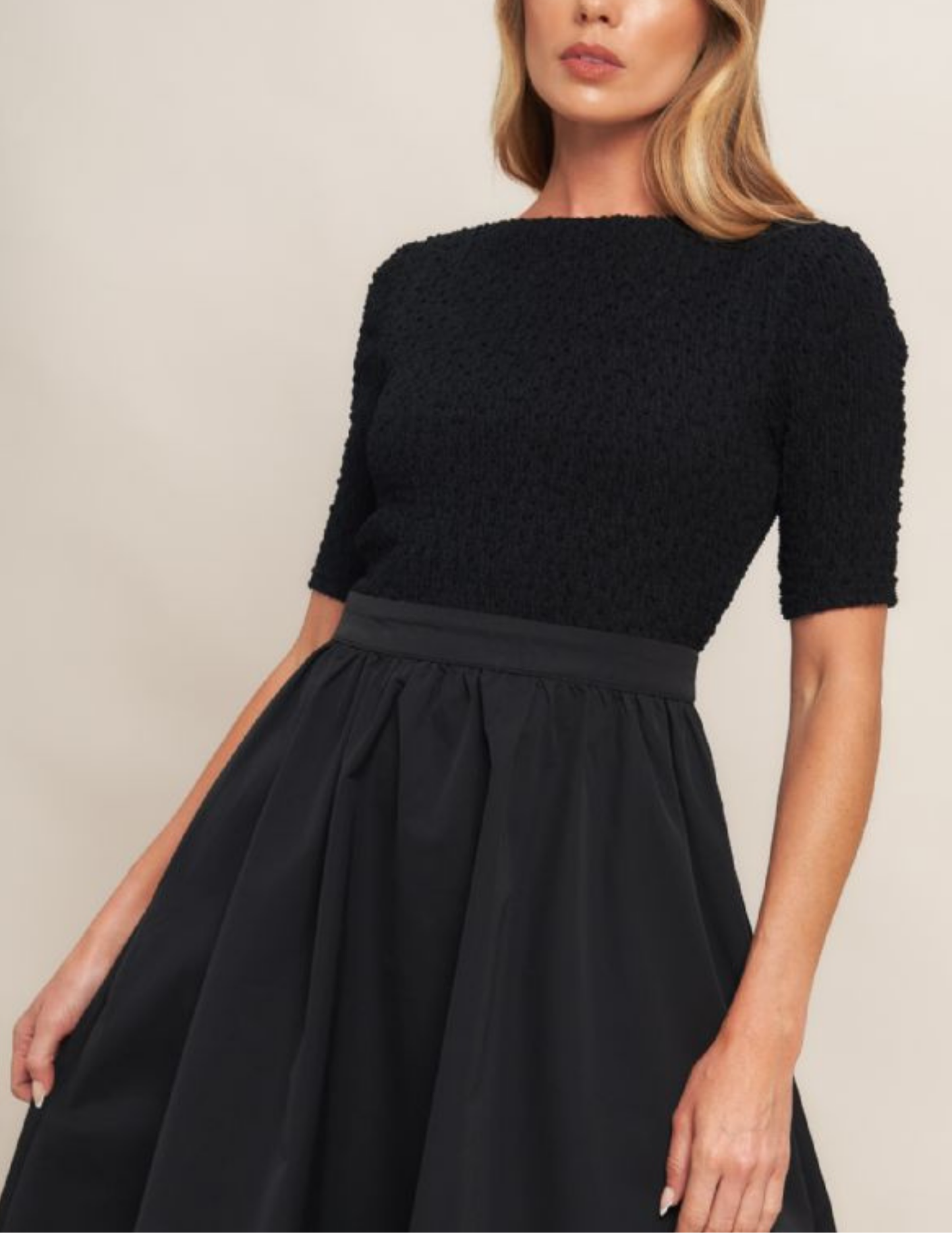 Evening Grace Black Midi Dress