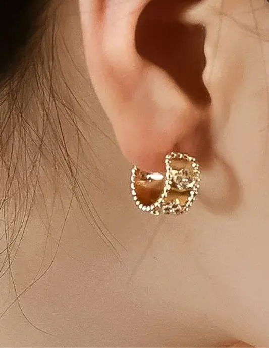 Ismaël 18K Gold Vintage Floral Hoop Earring - Tres Chic Boutique