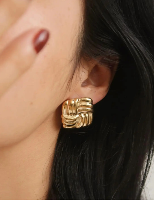 Luella 18K Gold Non-Tarnish Textured Knot Stud Earring - Tres Chic Boutique