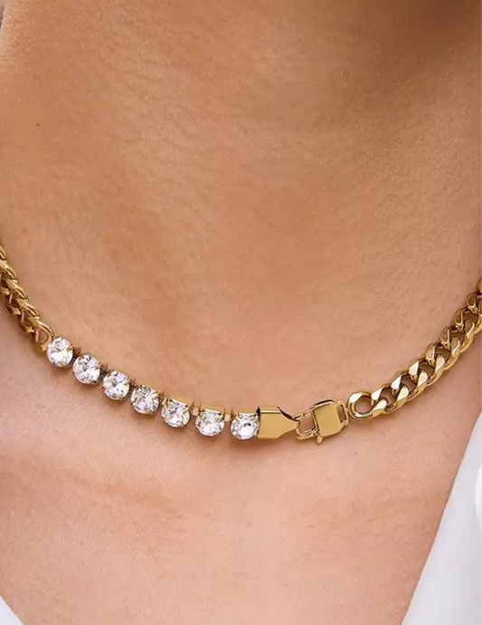 The Signature Curb Necklace Water Resistant