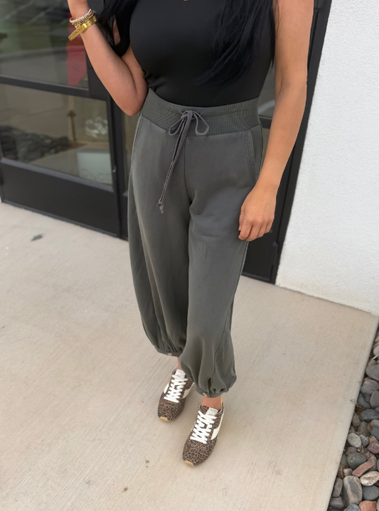 Acid Washed Capri Bubble Pants- Charcoal