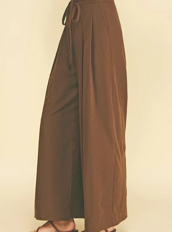 Pleated Detail Wide Leg Pants -Brown