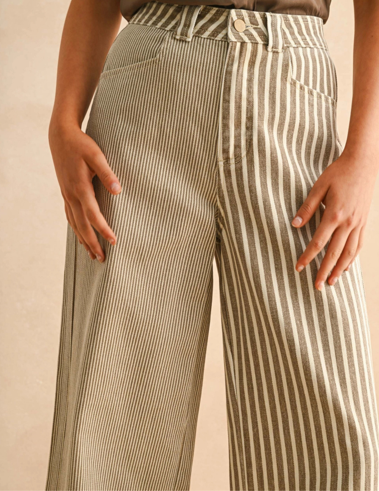 Stripe Fabric Mixed Pants- Brown