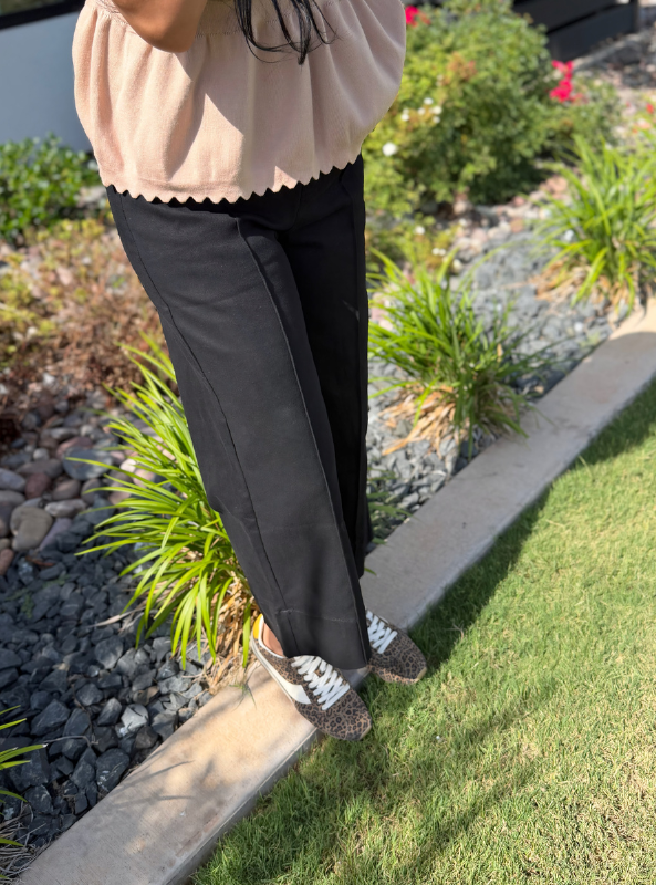 Wide Leg Pintuck Pants- Black