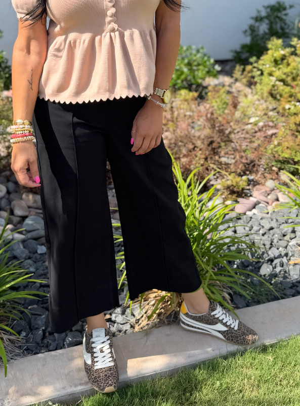 Wide Leg Pintuck Pants- Black